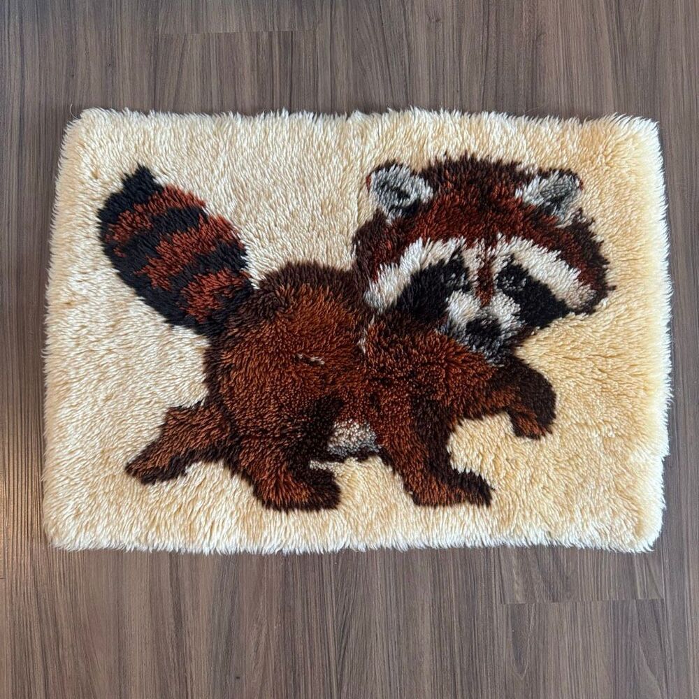 Vitnage 1970’s Retro MCM Raccoon Completed Latch Hook Wall Hanging Rug